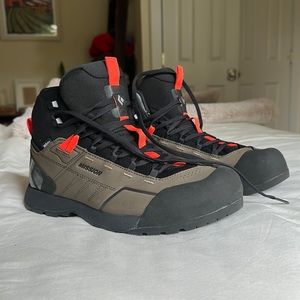 Black Diamond Men’s Mission Leather Mid Waterproof Approach Shoes